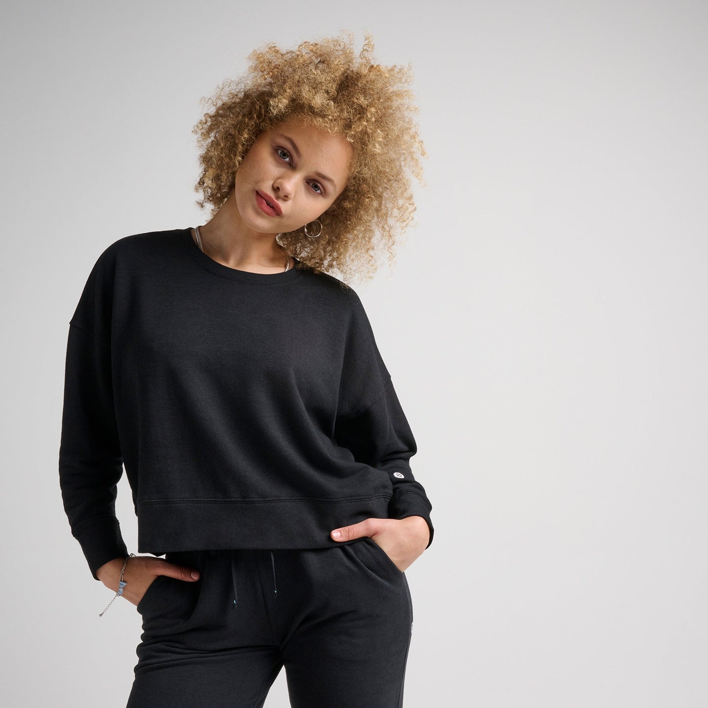 Stance Women&#39;s Shelter Crew Black |model