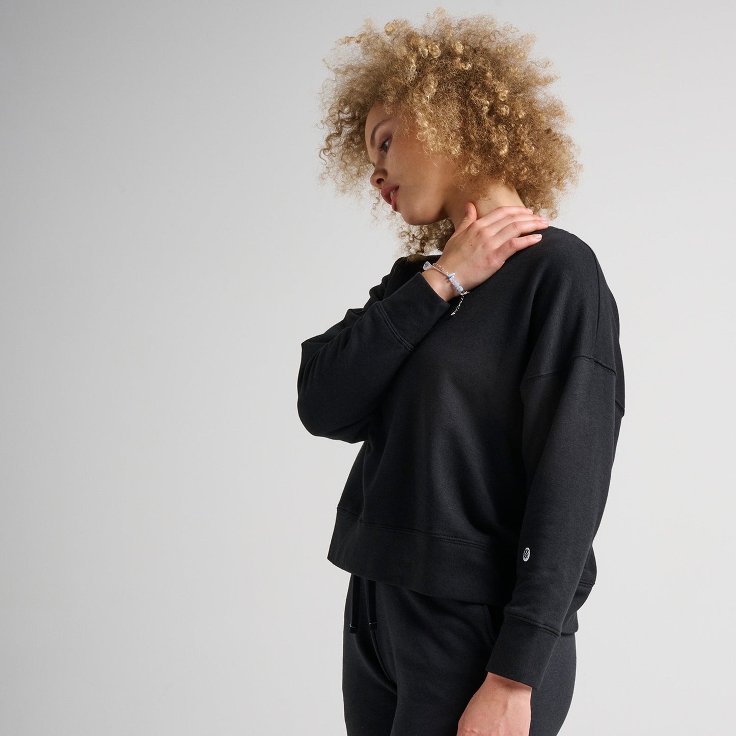 Stance Women&#39;s Shelter Crew Black |model
