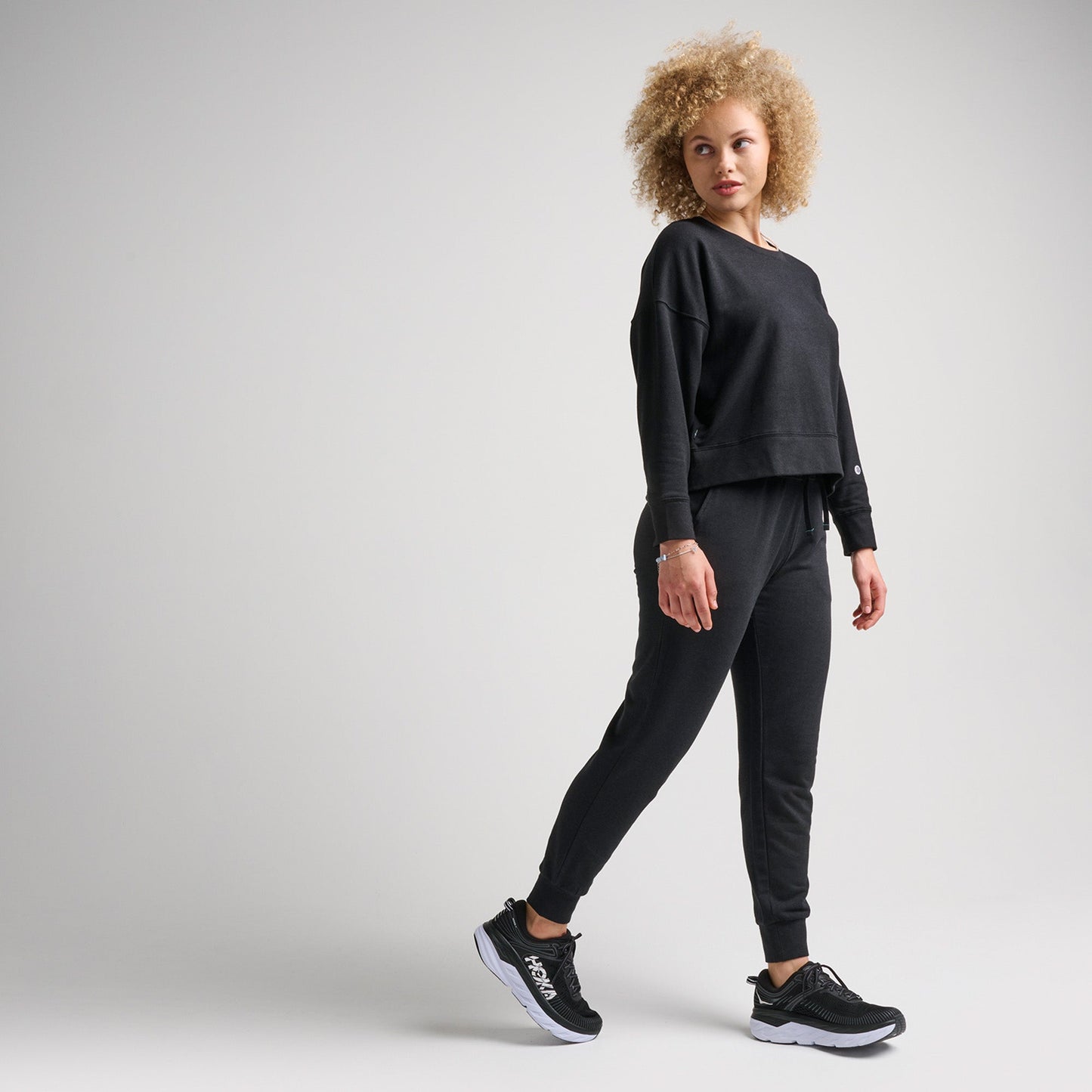 Stance Women&#39;s Shelter Crew Black |model